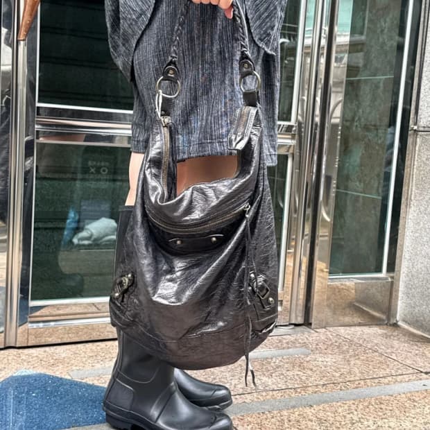 발렌시아가 모토크로스 클래식 데이 호보 숄더백 PR2384