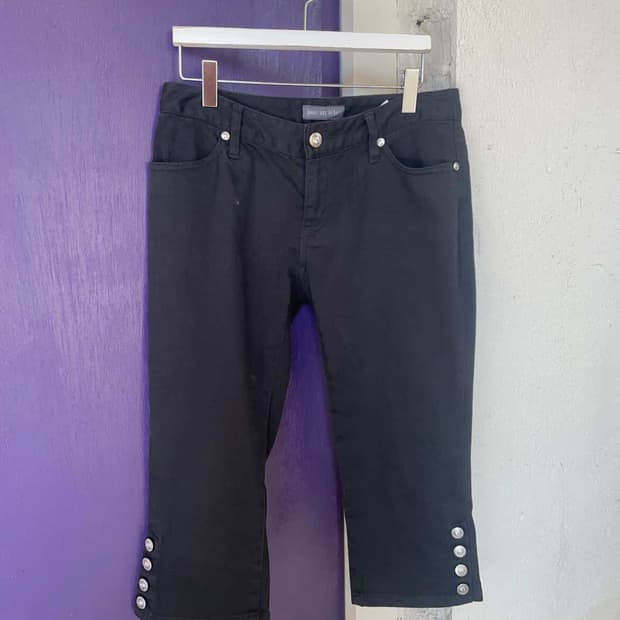 Low rise capri pants