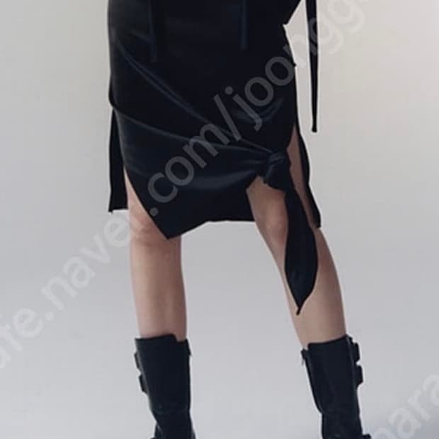 더오픈프로덕트 블랙 새틴 스커트