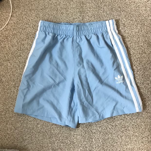 아디다스 하늘색 반바지