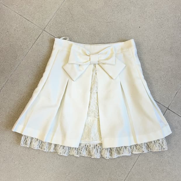 화이트 리본 플리츠 스커트