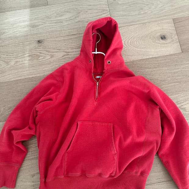 아프레쎄 레드 하프집업 맨투맨 25ss 2사이즈 팝니다.