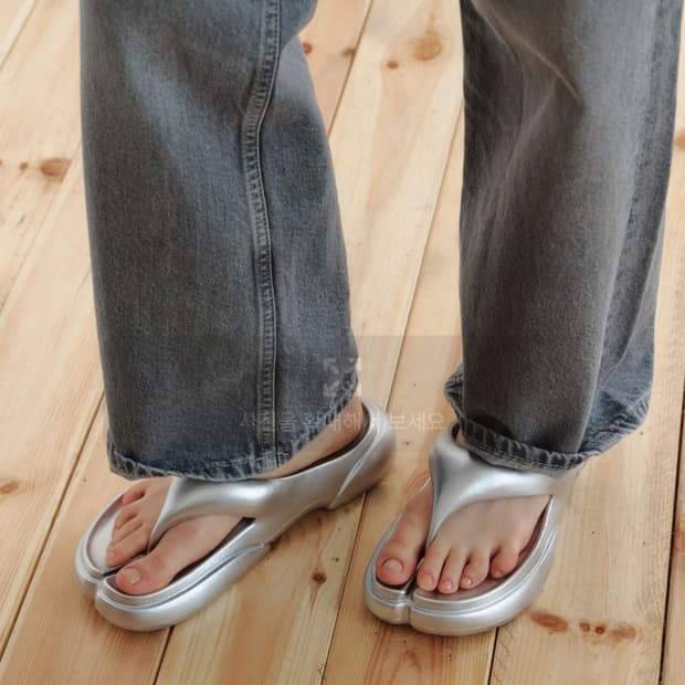 페이즈 플립플랍 제니착용