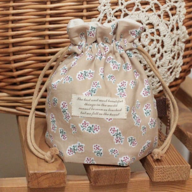 핸드메이드 베이지 육각형 스트링 파우치