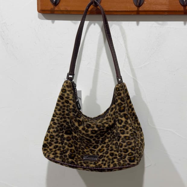 GUESS 게스 Y2K 레오파드 숄더백