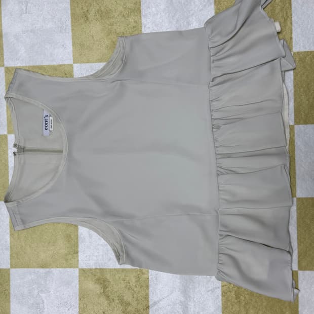 에옹쓰 프릴 슬리브리스