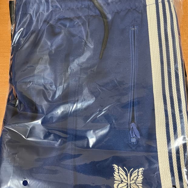 니들스 트랙팬츠 판매합니다