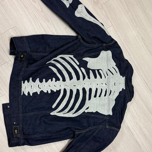 캐피탈 턱시도 멕시칸 본 어쩌고 자켓