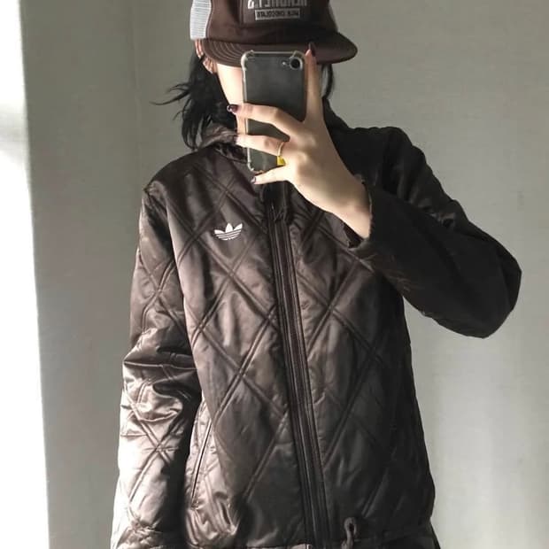 아디다스 브라운 경량패딩