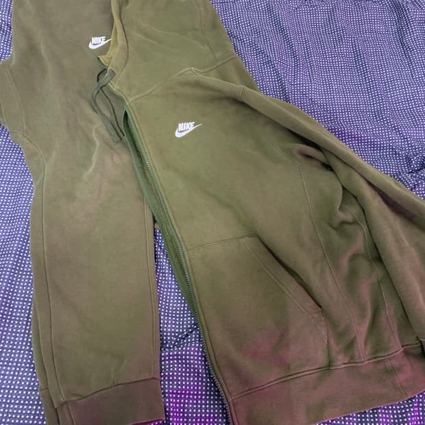 나이키 트레이닝 셋업 올리브카키색상 L사이즈