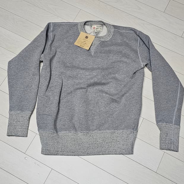 TWO MOON 투문 스웻셔츠