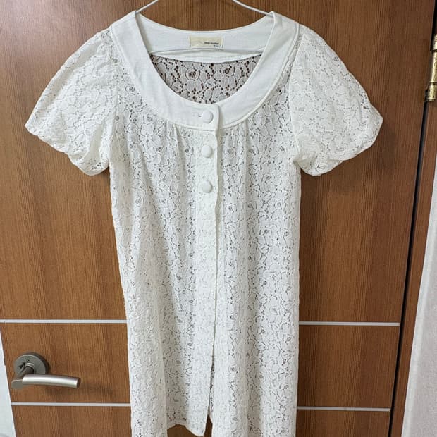 화이트 플라워 레이스 카라 블라우스 ⋆