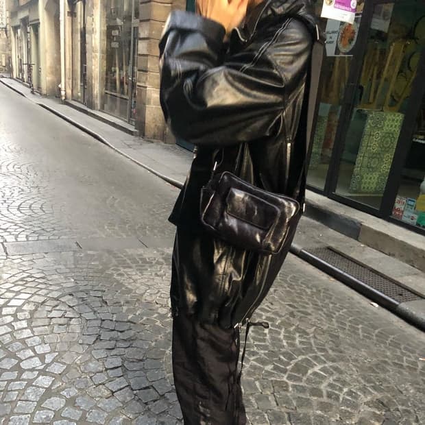 논시즌 바이 마지셔우드 버터 미디움 블랙 크로스백