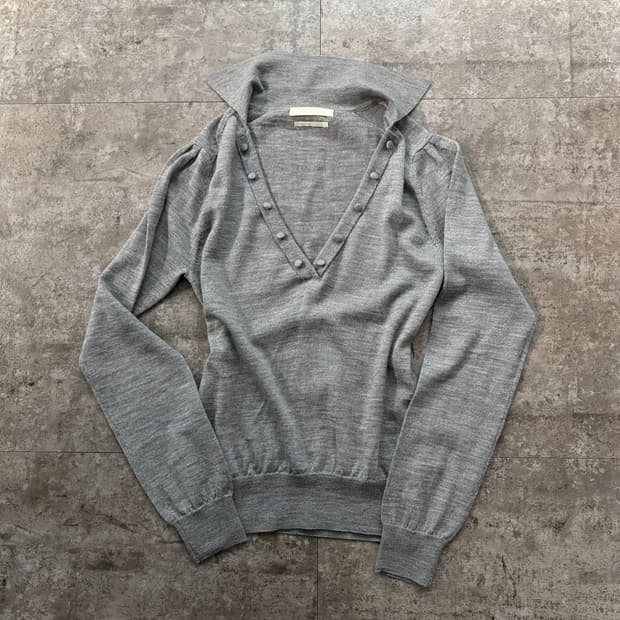 버튼 와이드 넥 울 카라 니트 