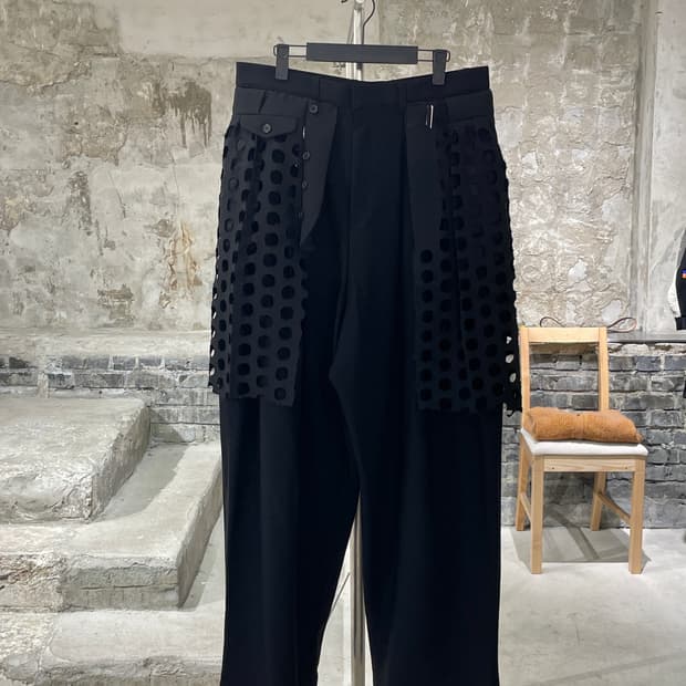 design by 영민 블랙 펀칭 컷 아웃 래핑 와이드 슬랙스