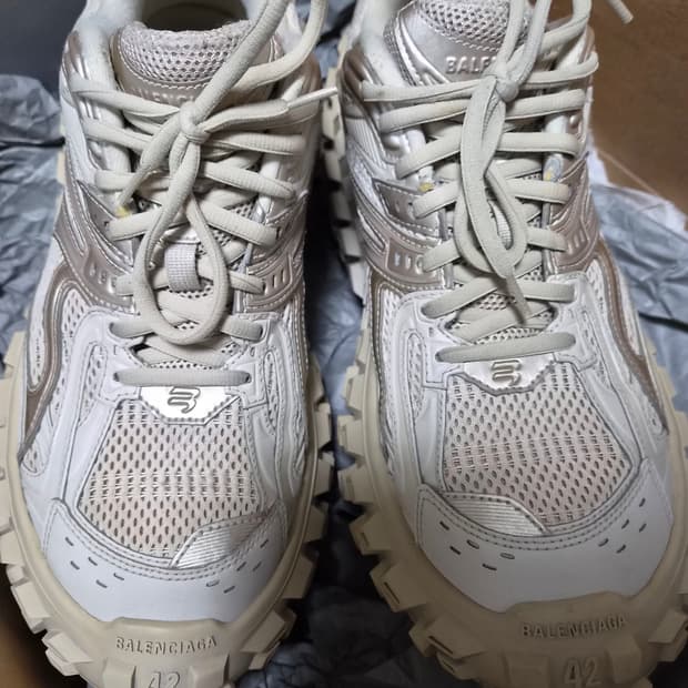 오늘 특가) 발렌시아가 디펜더 베이지 42 박스 존재 밑창보강 완료