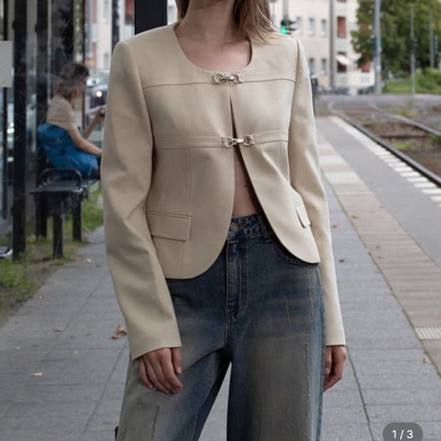 레이브 버클 포인트 자켓