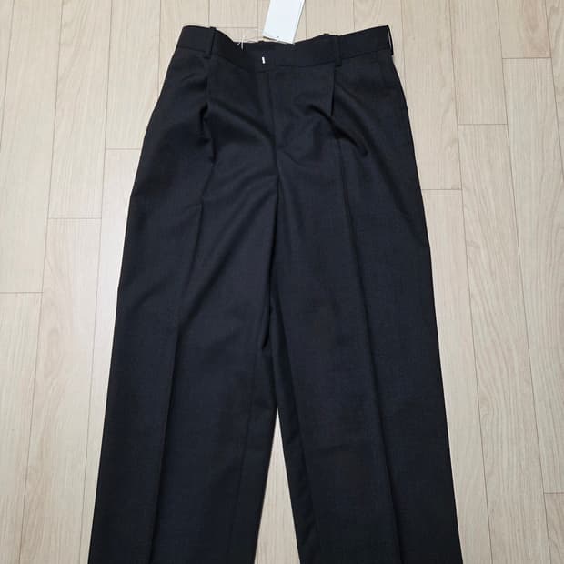 Cos 플리티드 울 트라우저 차콜