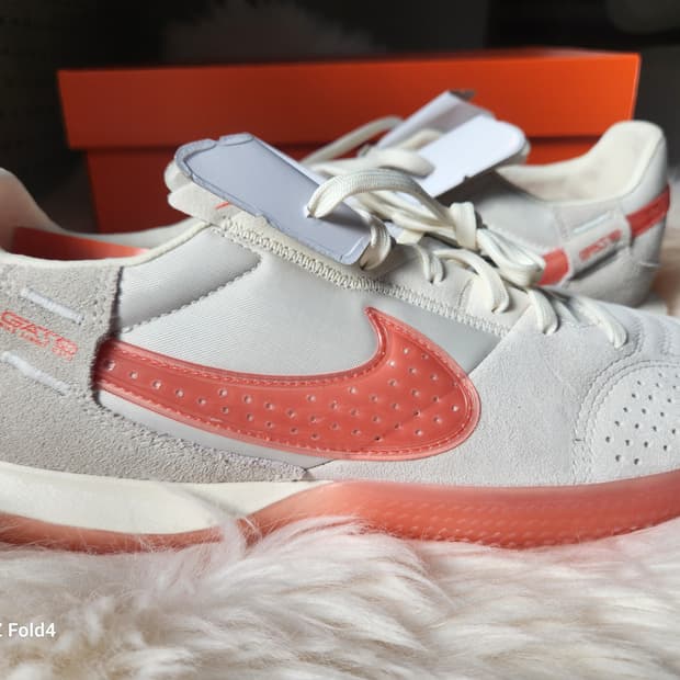 나이키 스트리트 가토 풋살화 270mm 새상품 판매합니다.