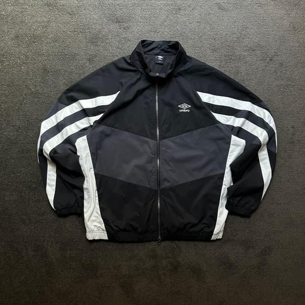 엄브로 오버핏 바람막이 XL