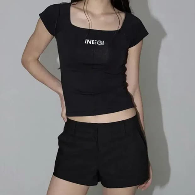 이네기 로고 캡 슬리브 티