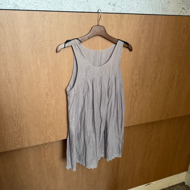 빈티지 라운드넥 슬리브리스 블라우스 플라워 자수 디테일 그레이 K153