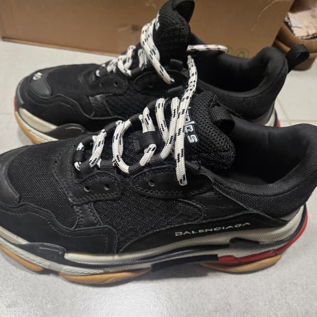 발렌시아가 트리플s 40사이즈 급처합니다