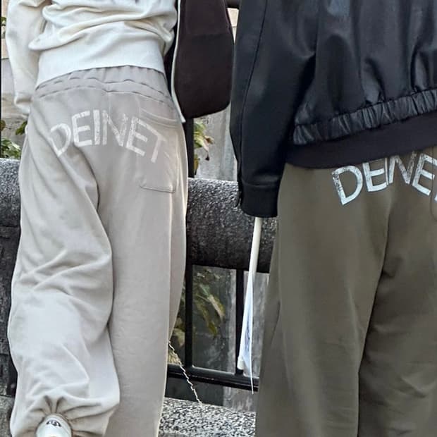 다이닛 백 로고 스웻 팬츠 베이지 (택달린 제품)