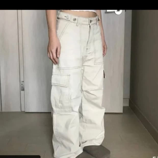 허리 단추 아이보리 카고 팬츠