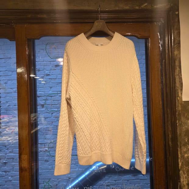 코스 케이블니트