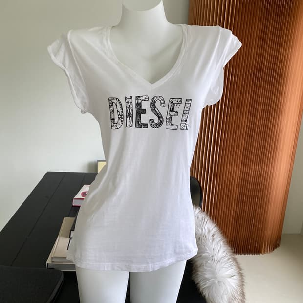 디젤 두들 브이넥 반팔