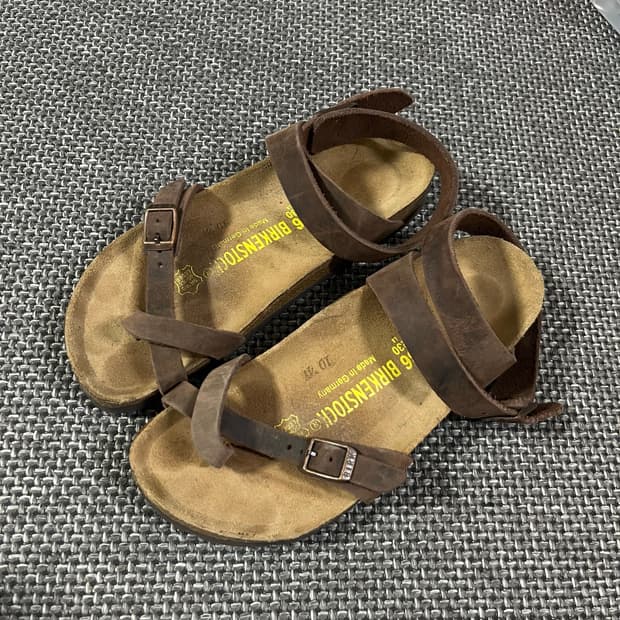 버켄스탁 야라 하바나 샌들 230