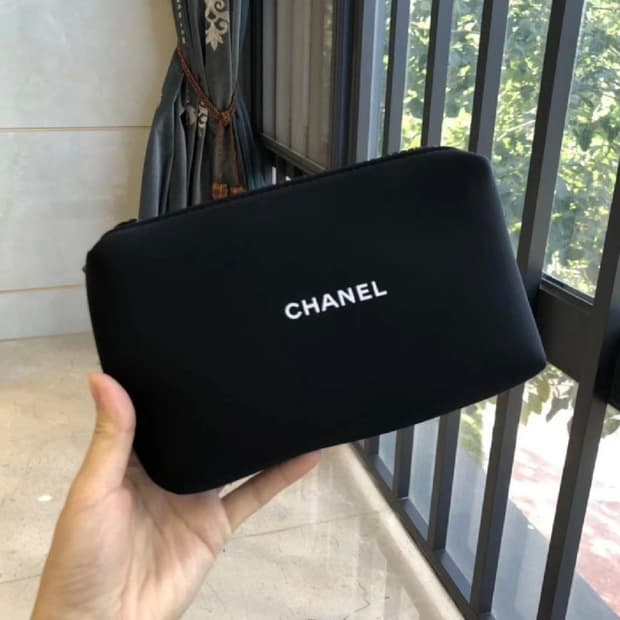 샤넬 뷰티 네오프렌 파우치