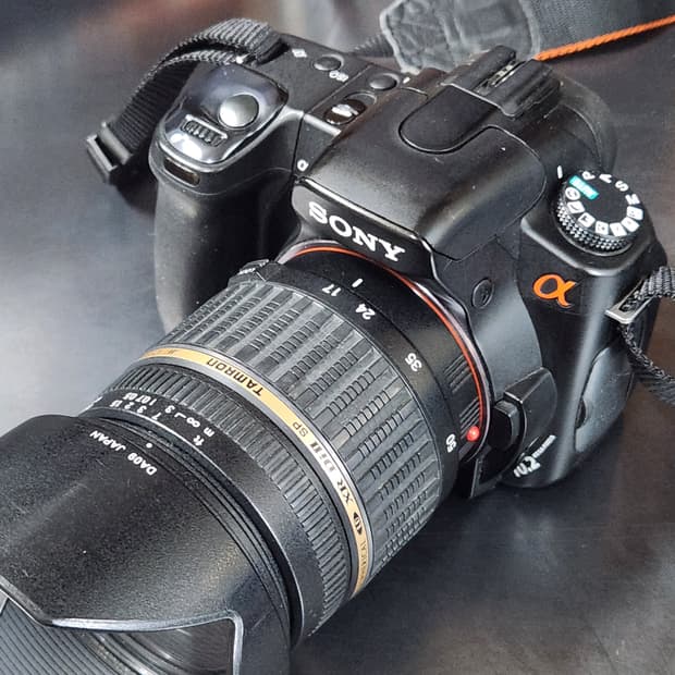 소니 알파300 DSLR + 탐론 17-55mm F2.8