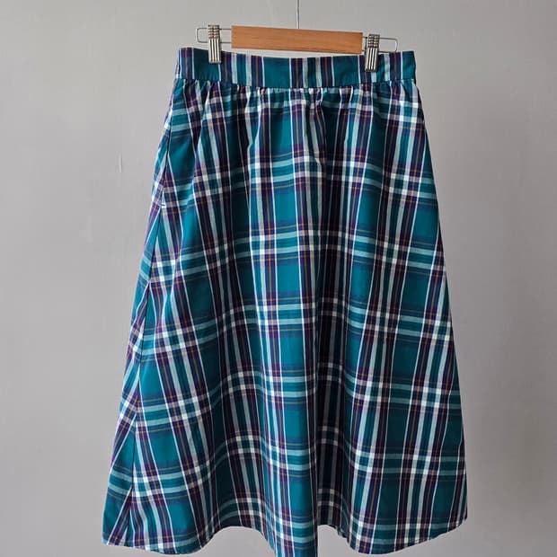GU 그린 체크 플레어 스커트 (뒷밴딩 / 포켓)