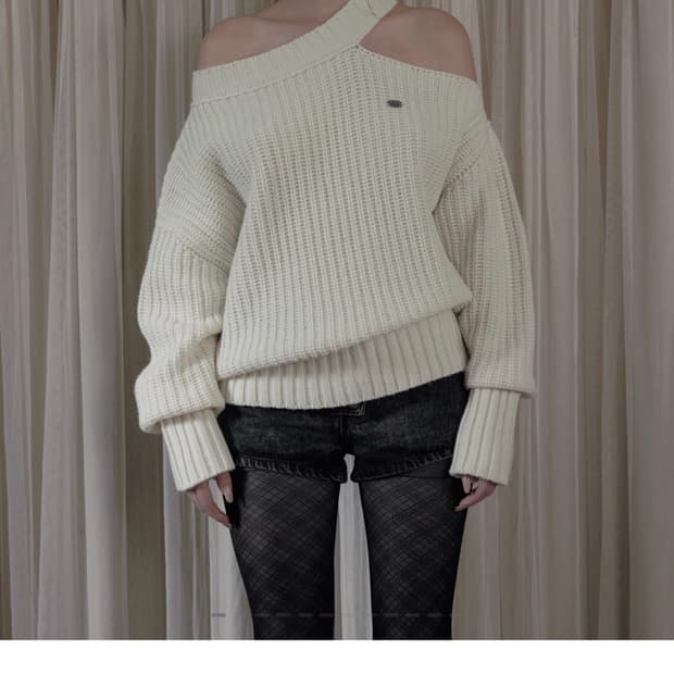 보헤미안서울 루즈핏 니트CUT-OUT LOOSE FIT KNIT