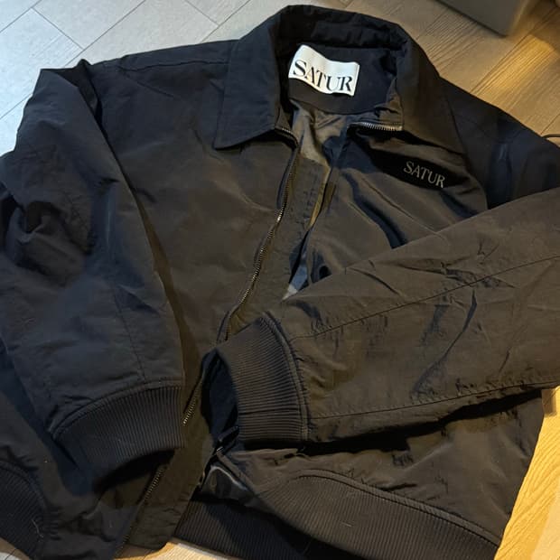 세터 25FW 마론 나일론 패디드 봄버 자켓 블랙