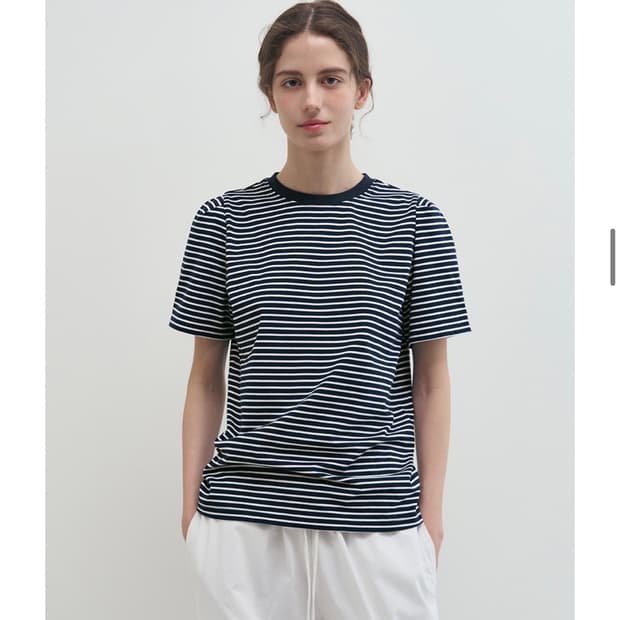 (새상품)(S) 드로우핏 우먼 스트라이프 퍼프 반팔 티셔츠 [NAVY]