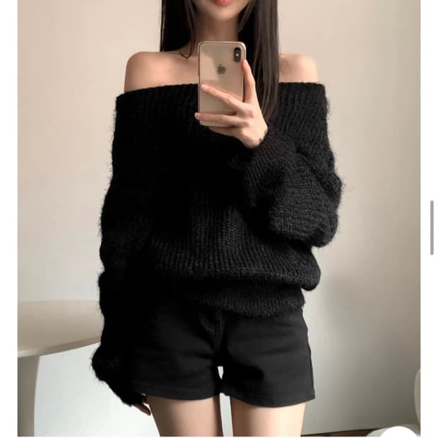 앙고라 루즈핏 오프숄더 니트