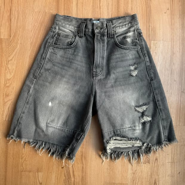 23SS Hara Damaged Denim Shorts