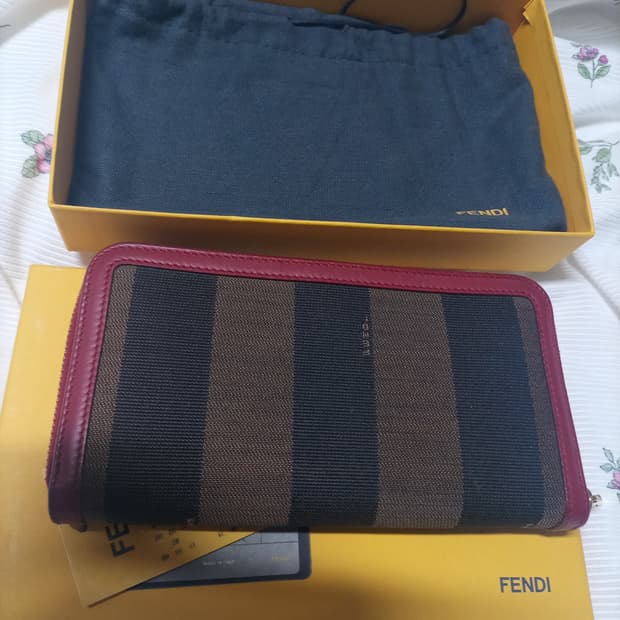 정품 펜디 장지갑