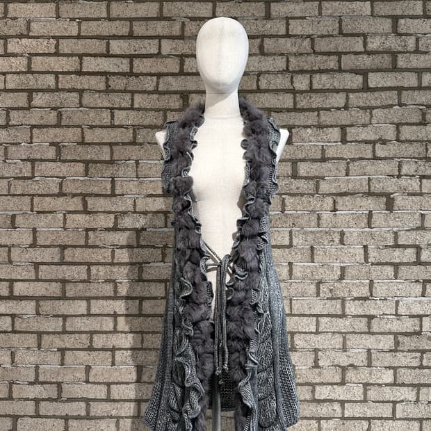 그레이 러플 퍼 니트 롱 베스트