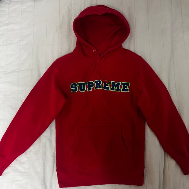 슈프림 후드티 
