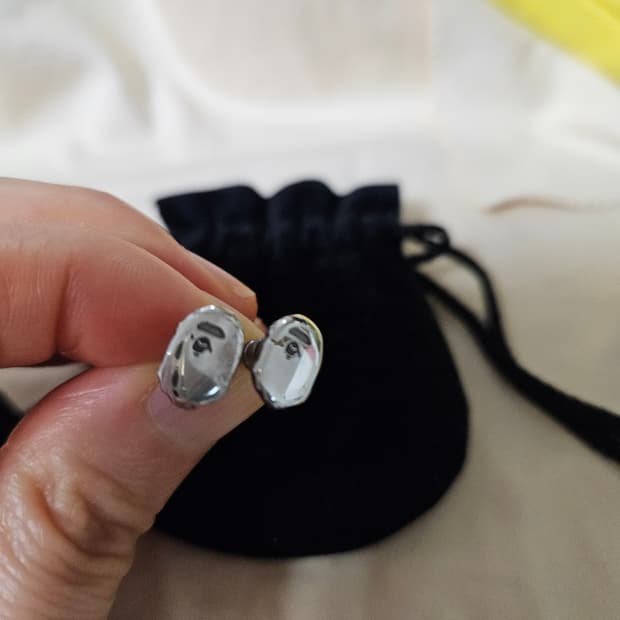 정품 베이프 사루 실버 귀걸이