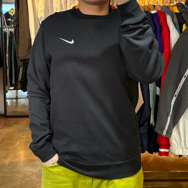 나이키 스우시 블랙 맨투맨