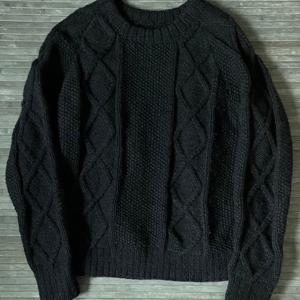 Black heavy kable knit