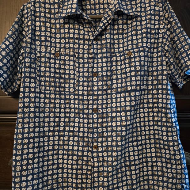 버거스플러스 반팔셔츠입니다.