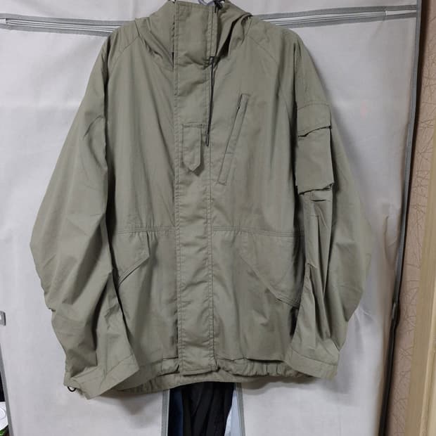 무신사 스탠다드 시티레저 후디드 쉘 파카 라이트 카키