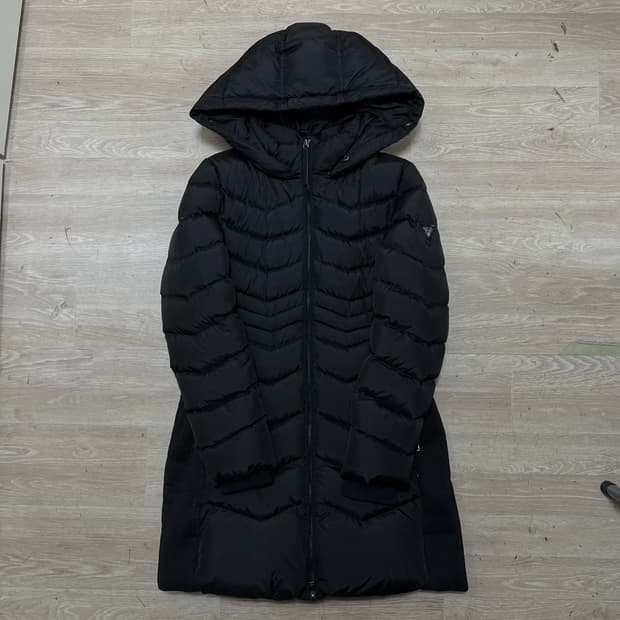 게스 여성 덕다운 와펜 쉐브론 롱패딩 점퍼 [블랙] S/90