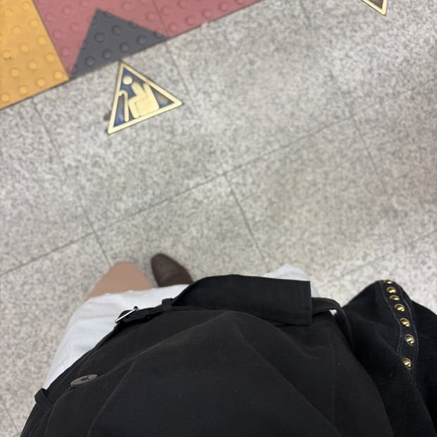 알마니 익스체인지 스터드 셔링 태슬 레더 투웨이백